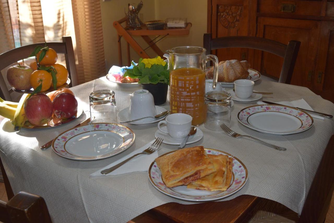 Su Fassoi Cabras Bed & Breakfast Exterior photo