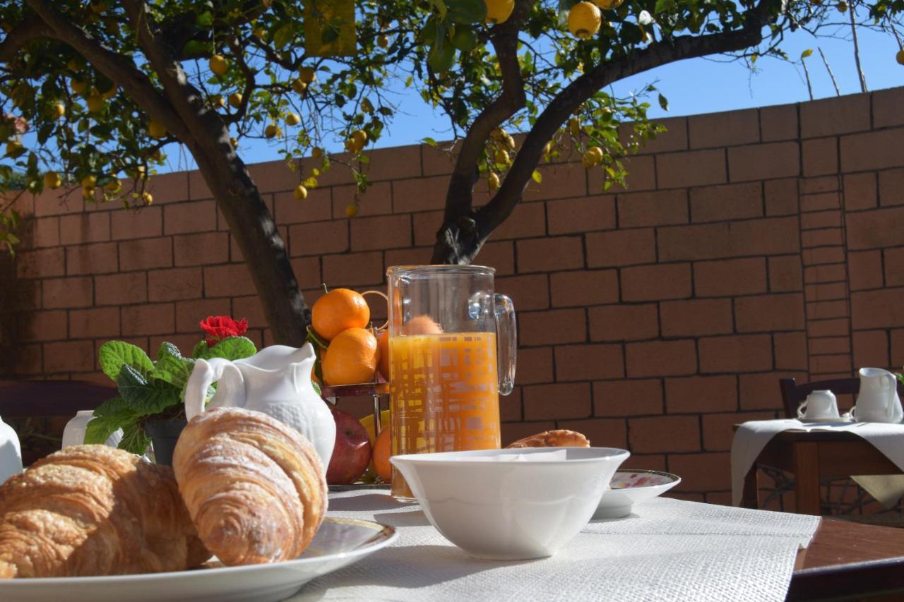 Su Fassoi Cabras Bed & Breakfast Exterior photo
