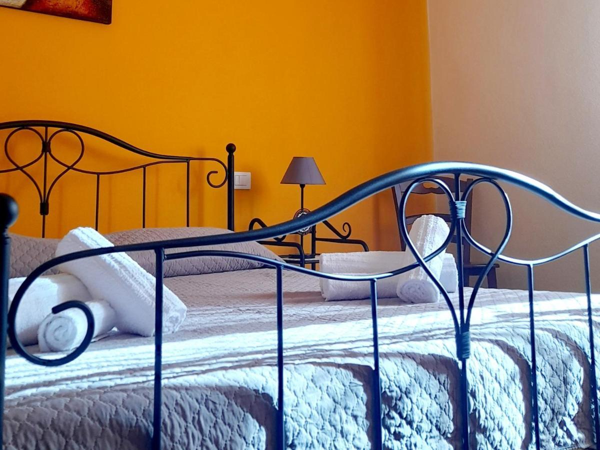 Su Fassoi Cabras Bed & Breakfast Exterior photo
