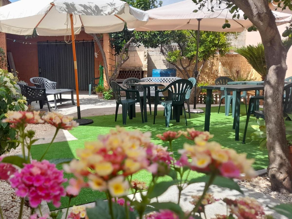Su Fassoi Cabras Bed & Breakfast Exterior photo